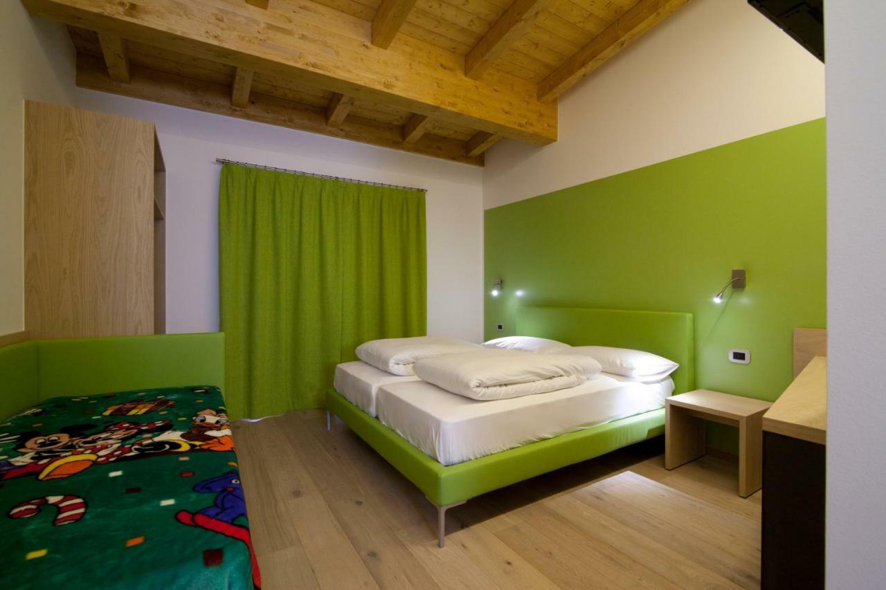 サンゼーノ Agritur I Colori Bed & Breakfast エクステリア 写真