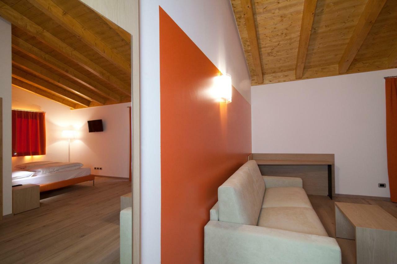 サンゼーノ Agritur I Colori Bed & Breakfast エクステリア 写真
