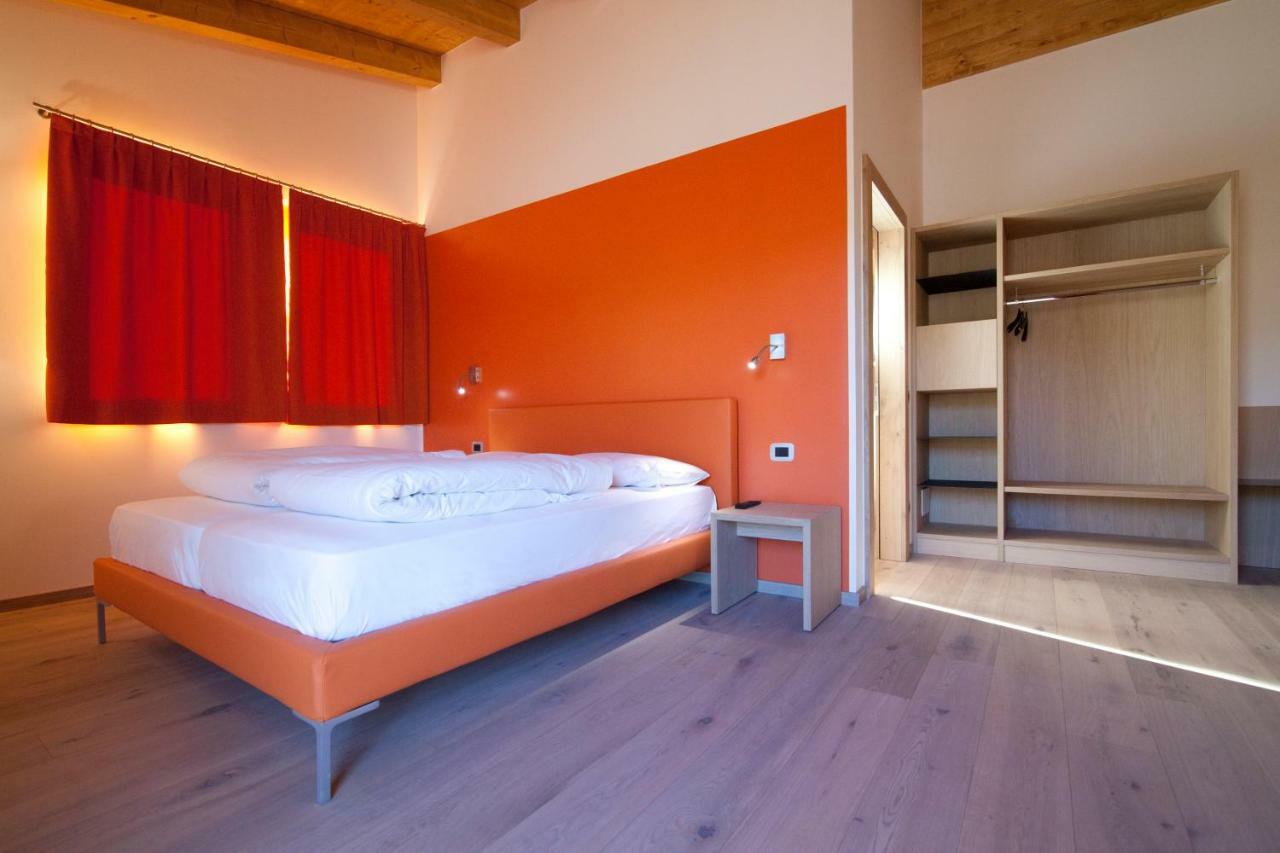 サンゼーノ Agritur I Colori Bed & Breakfast エクステリア 写真