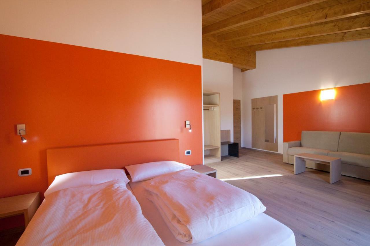 サンゼーノ Agritur I Colori Bed & Breakfast エクステリア 写真