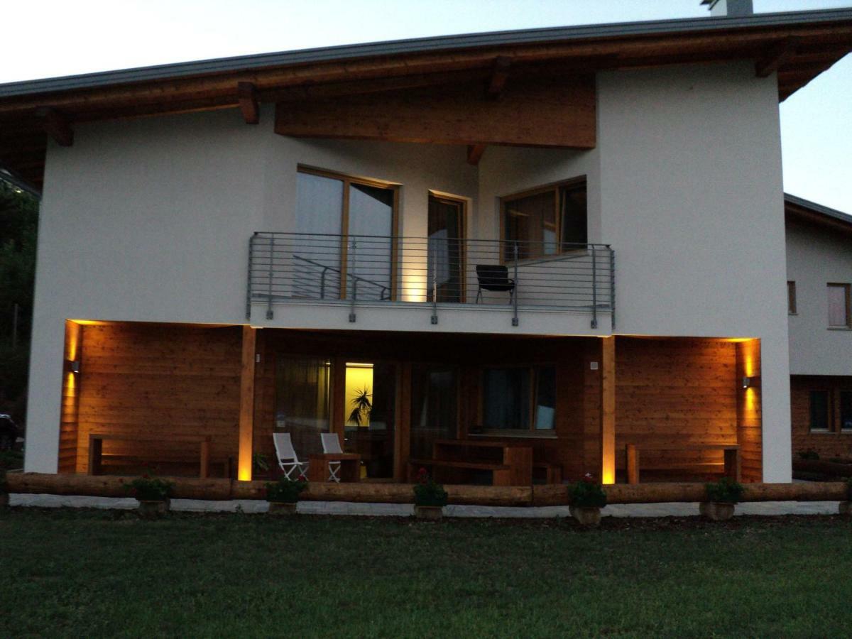 サンゼーノ Agritur I Colori Bed & Breakfast エクステリア 写真