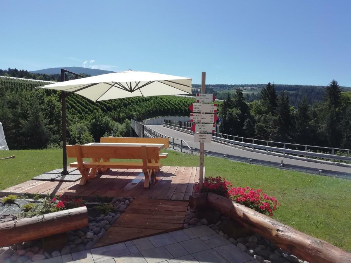 サンゼーノ Agritur I Colori Bed & Breakfast エクステリア 写真